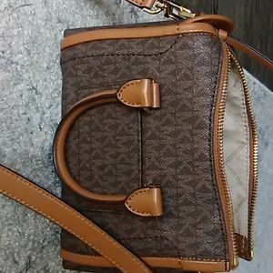 Michaelkors crossbody